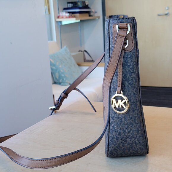 Michael Kors Jet Set Travel Large Logo Messenger Bag - Picture 2 of 12